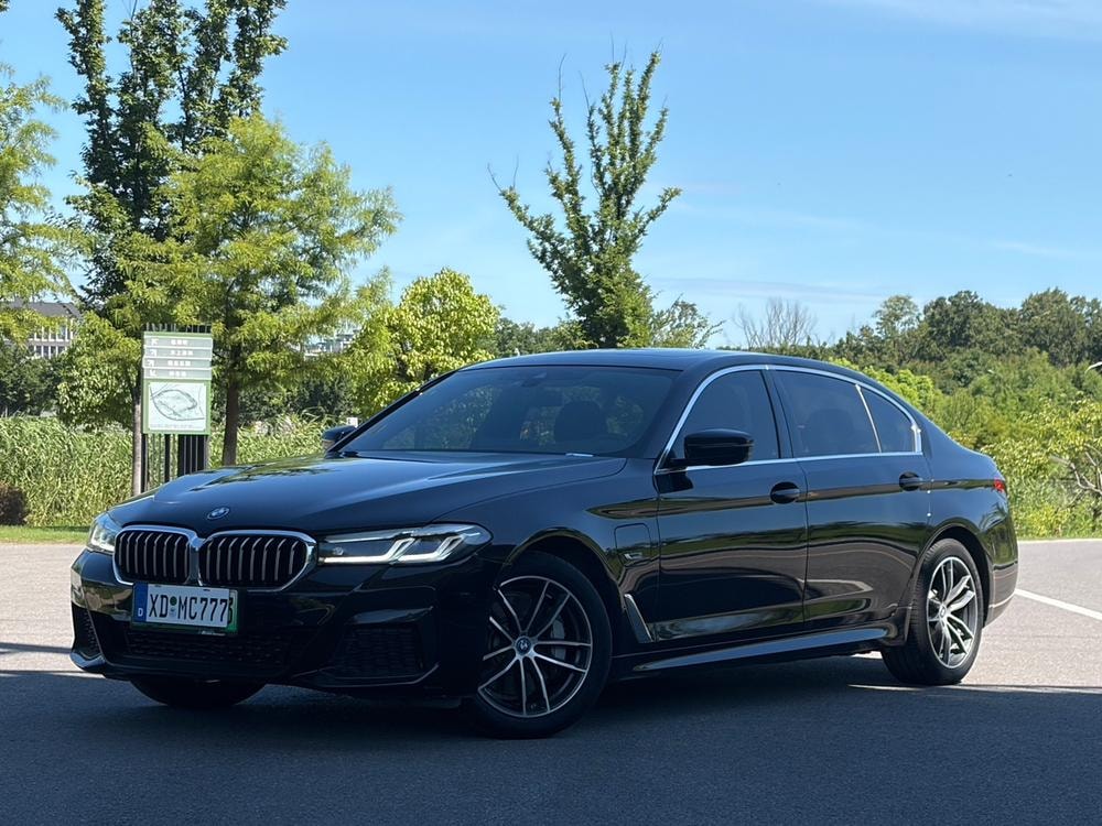 BMW 5-Series PHEV 2022 — фото автомобиля