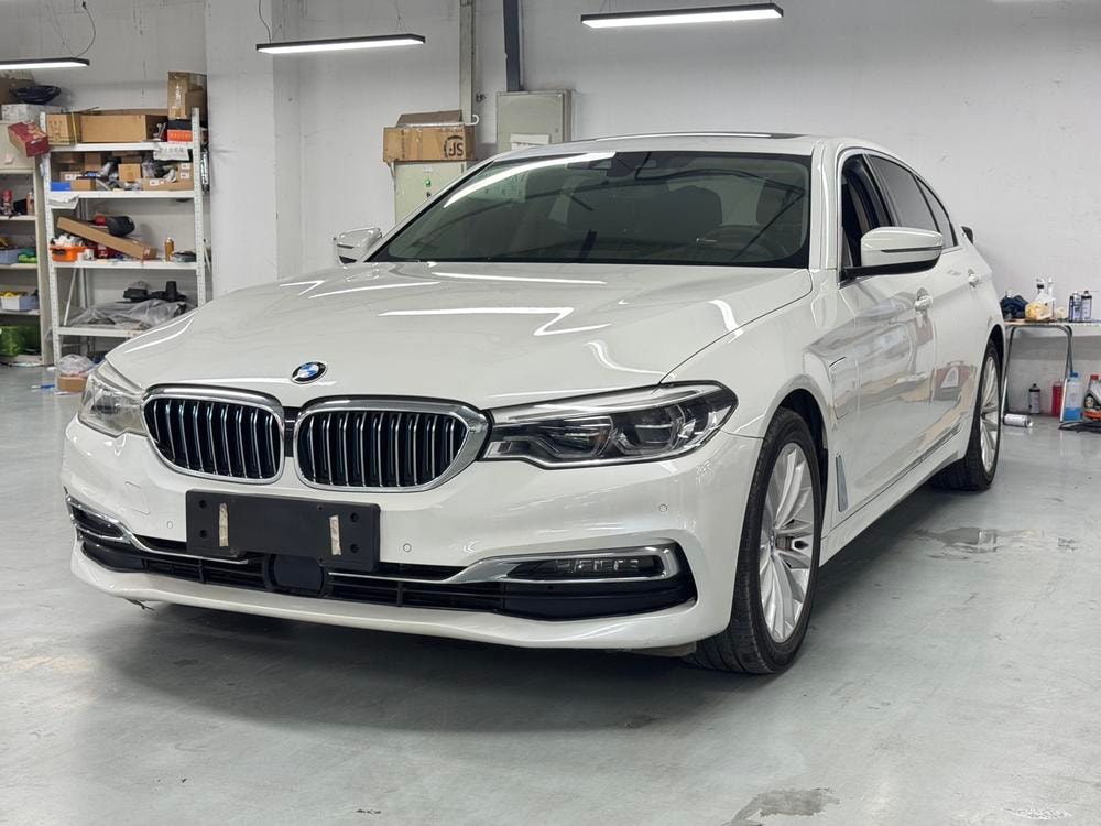 BMW 5-Series PHEV 2019 — фото автомобиля 1