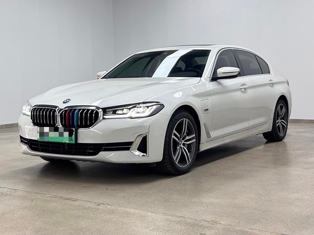 BMW 5-Series PHEV 2022 — фото автомобиля