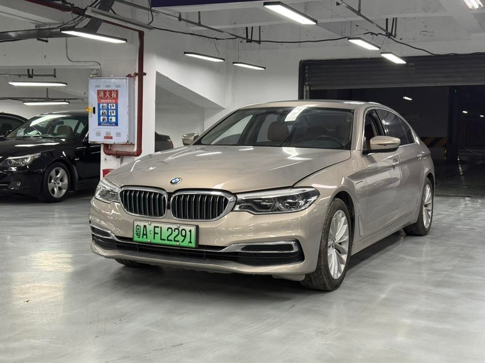 BMW 5-Series PHEV 2019 — фото автомобиля