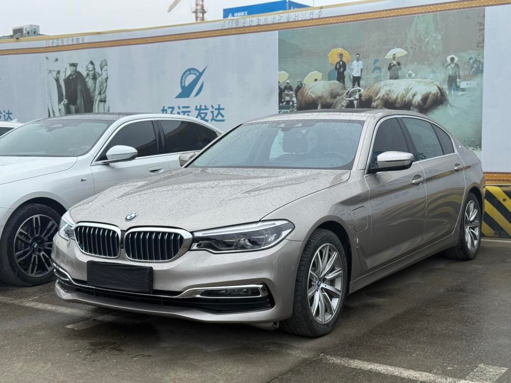 BMW 5-Series PHEV 2019 — фото автомобиля 1