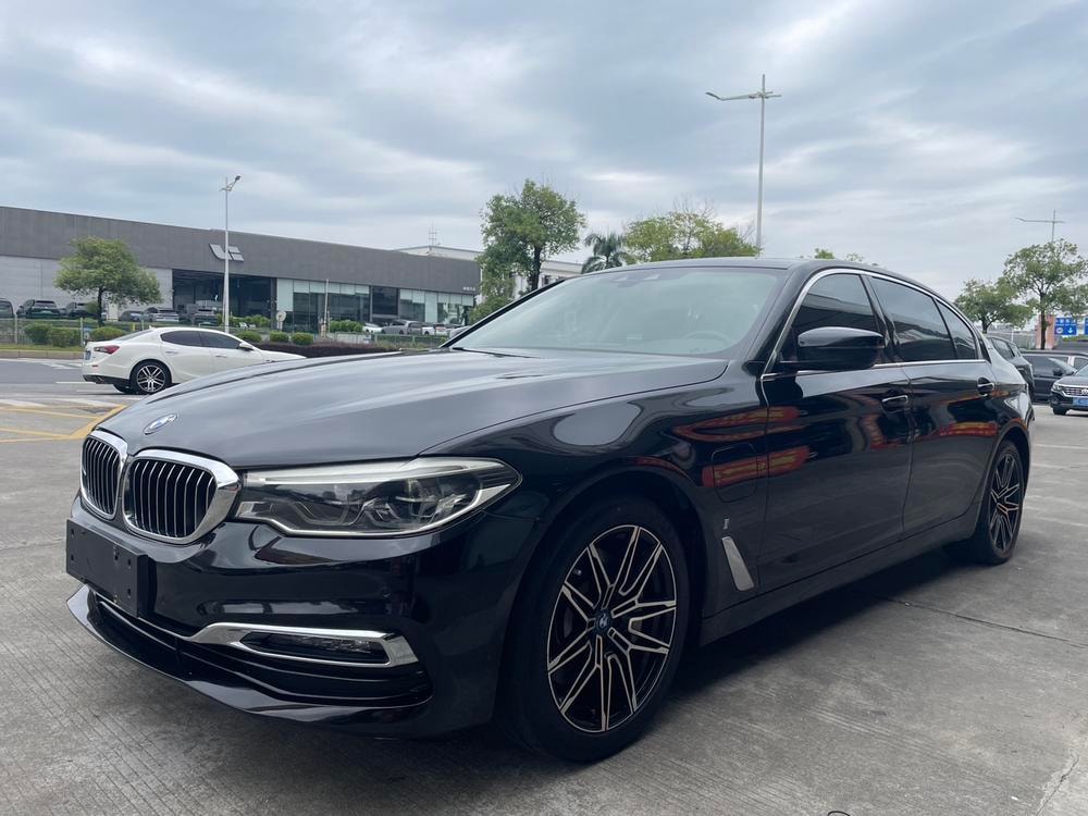 BMW 5-Series PHEV 2019 — фото автомобиля