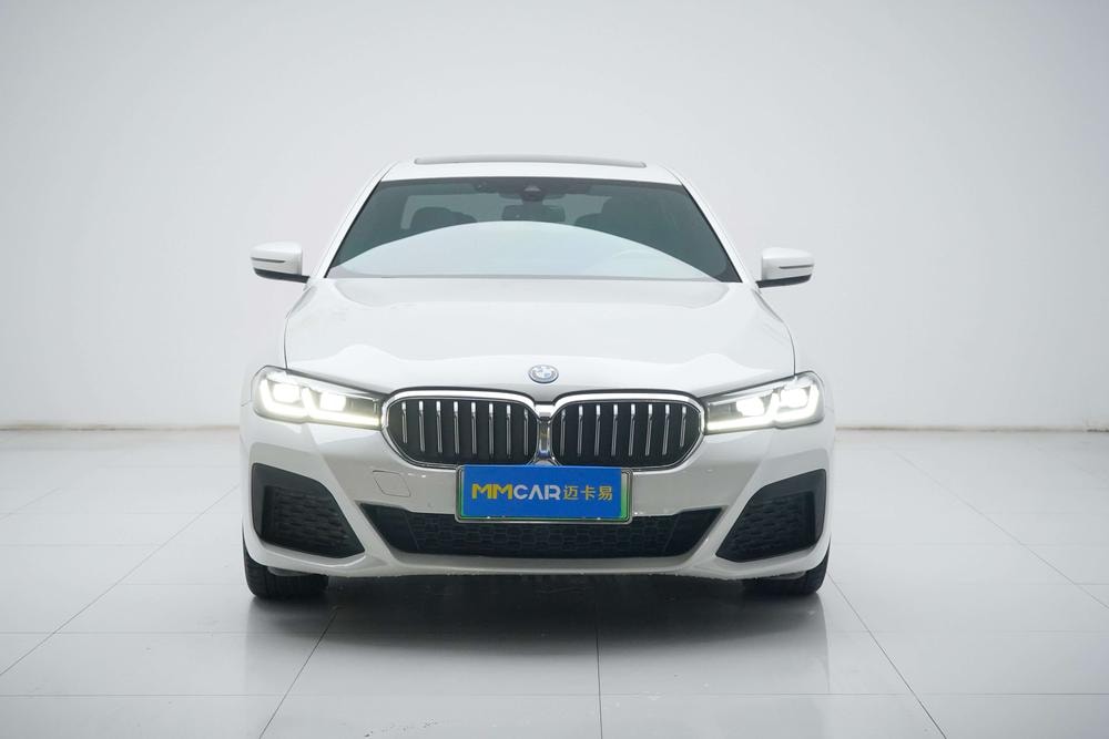 BMW 5-Series PHEV 2022 — фото автомобиля 1