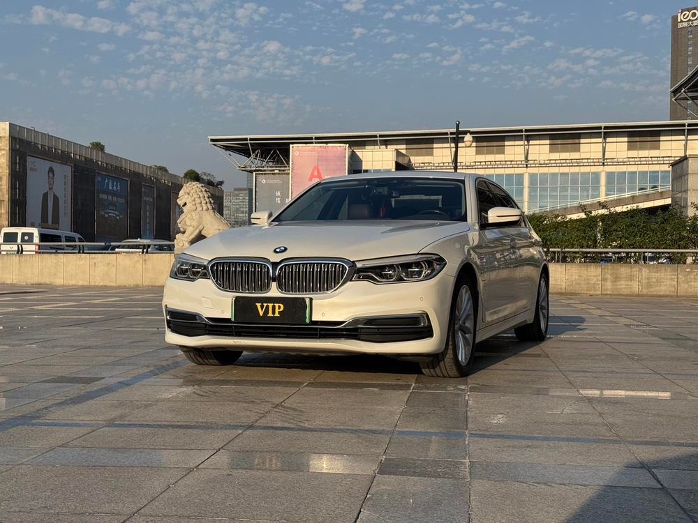 BMW 5-Series PHEV 2020 — фото автомобиля 1