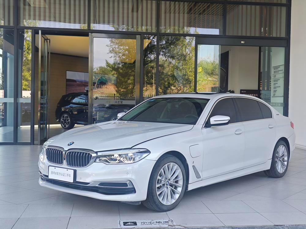 BMW 5-Series PHEV 2019 — фото автомобиля