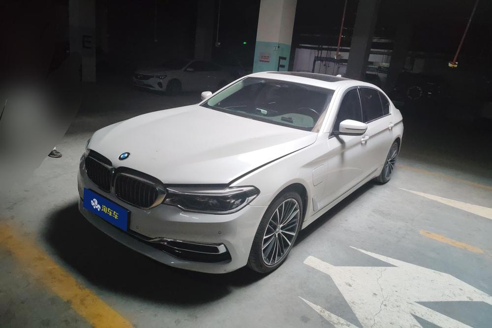 BMW 5-Series PHEV 2020 — фото автомобиля