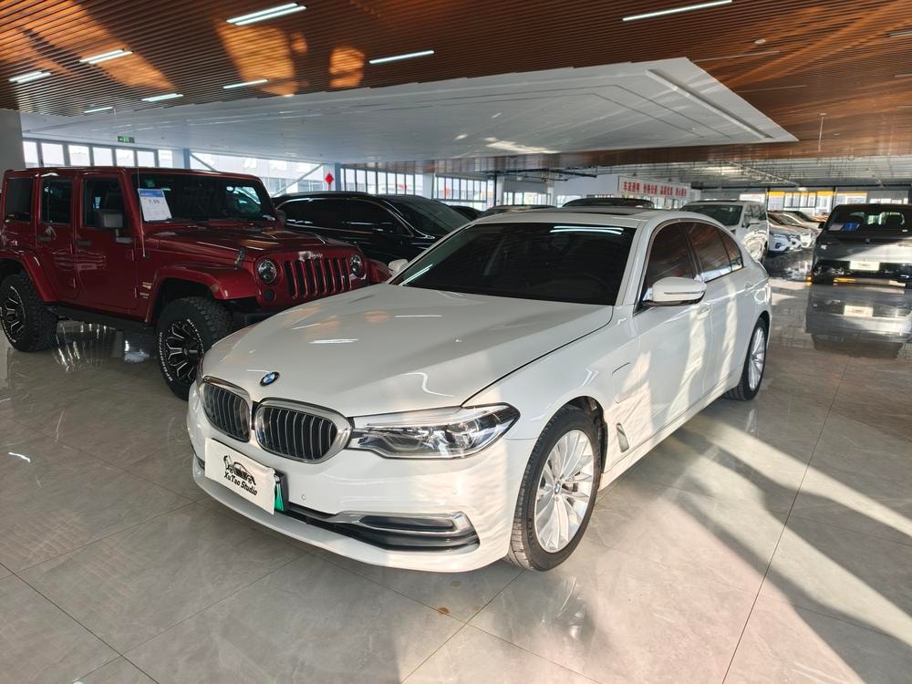 BMW 5-Series PHEV 2020 — фото автомобиля