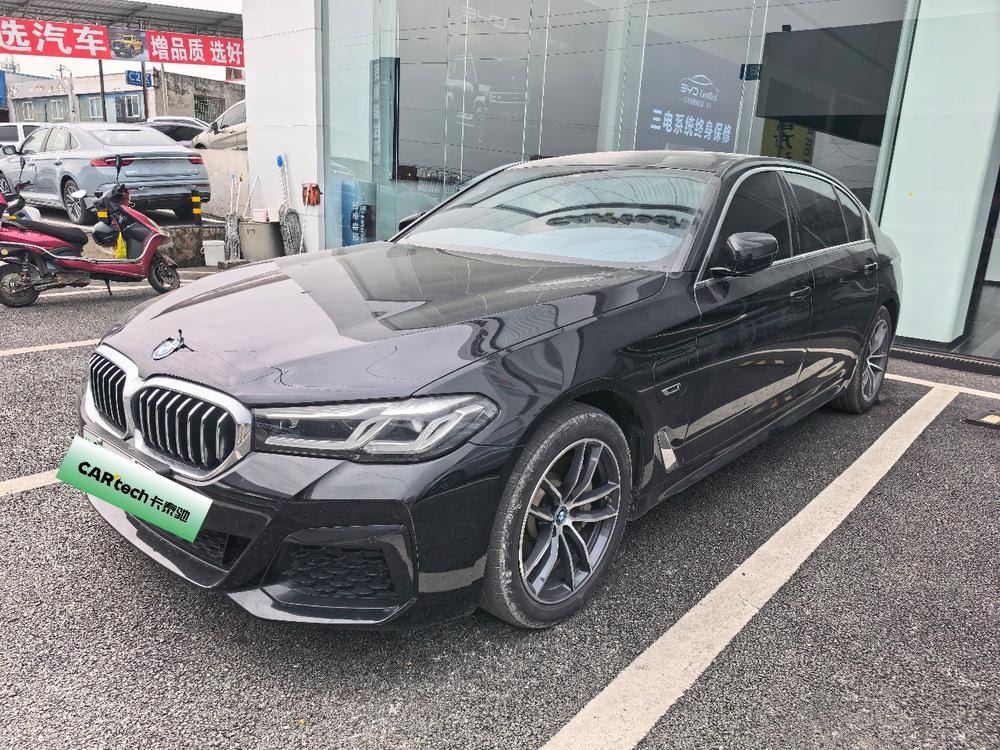 BMW 5-Series PHEV 2022 — фото автомобиля