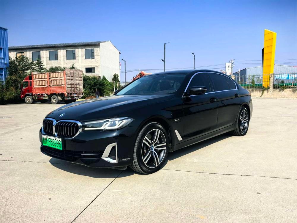 BMW 5-Series PHEV 2022 — фото автомобиля