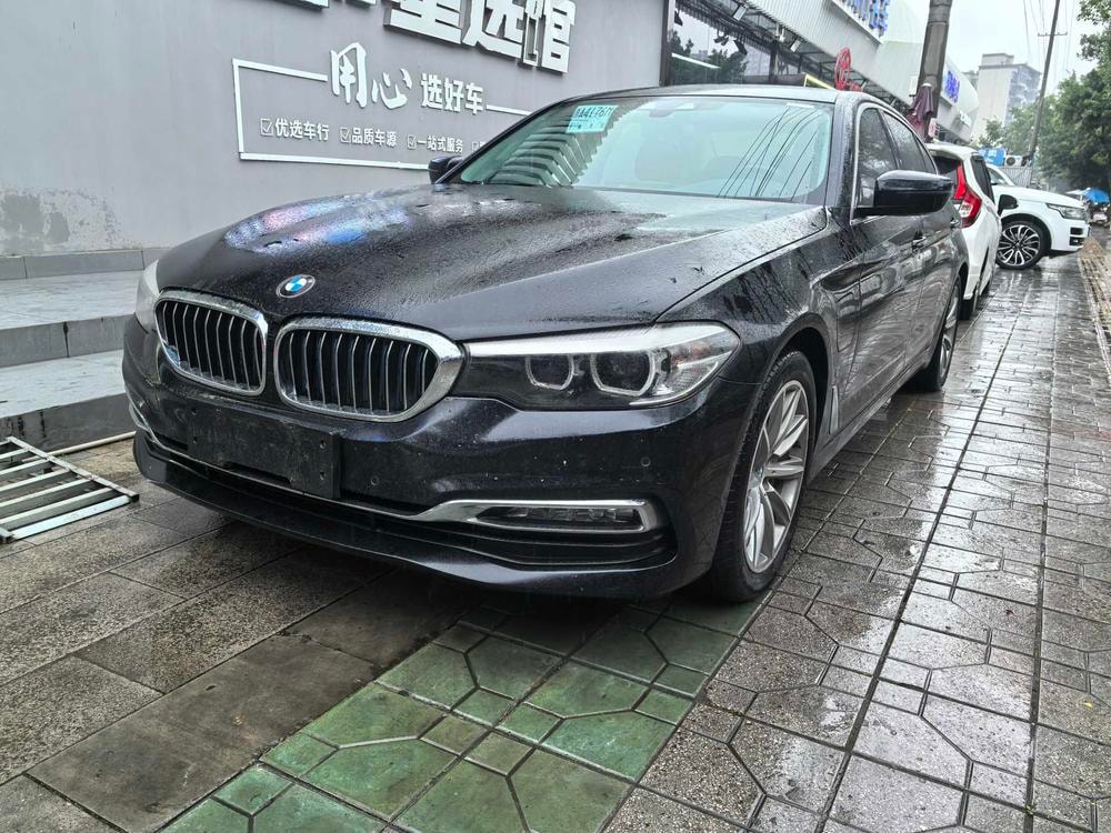 BMW 5-Series PHEV 2018 — фото автомобиля