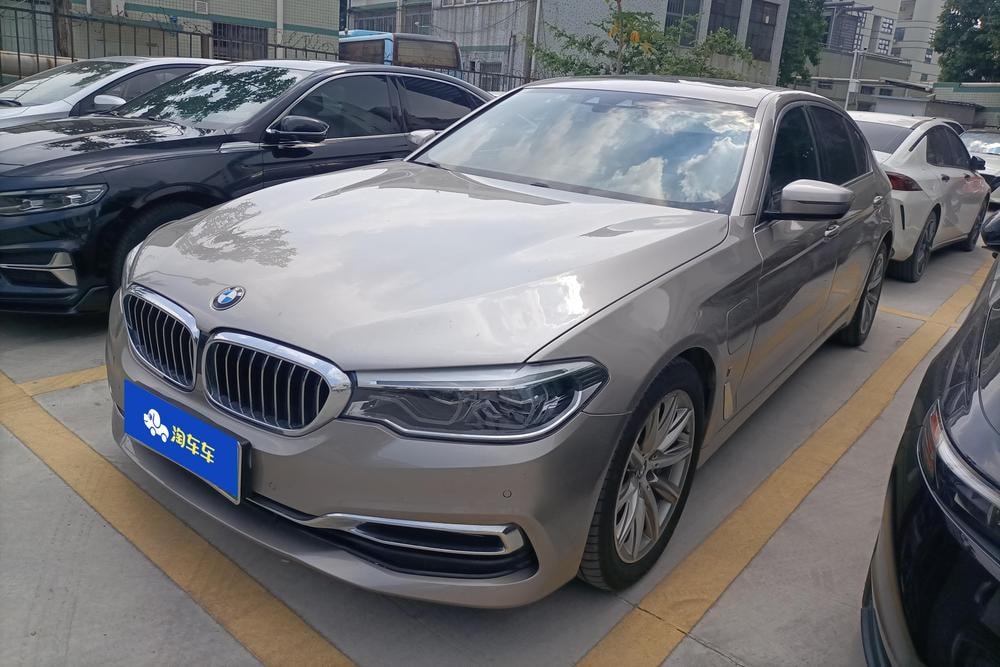 BMW 5-Series PHEV 2019 — фото автомобиля