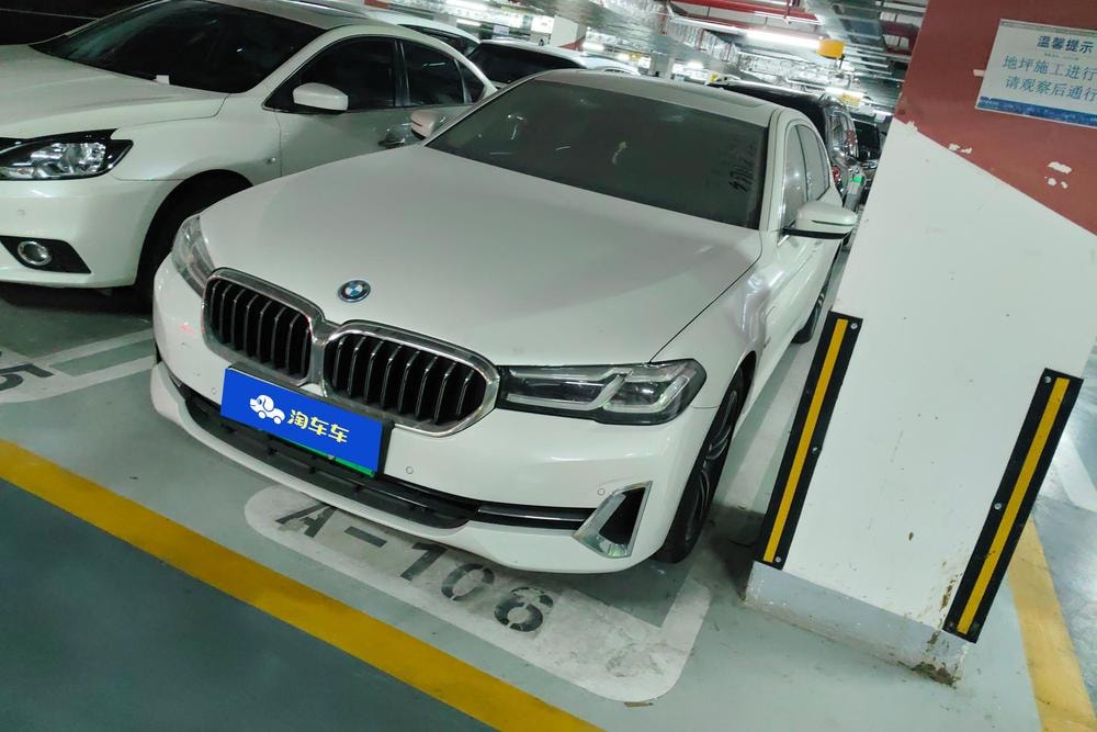 BMW 5-Series PHEV 2022 — фото автомобиля