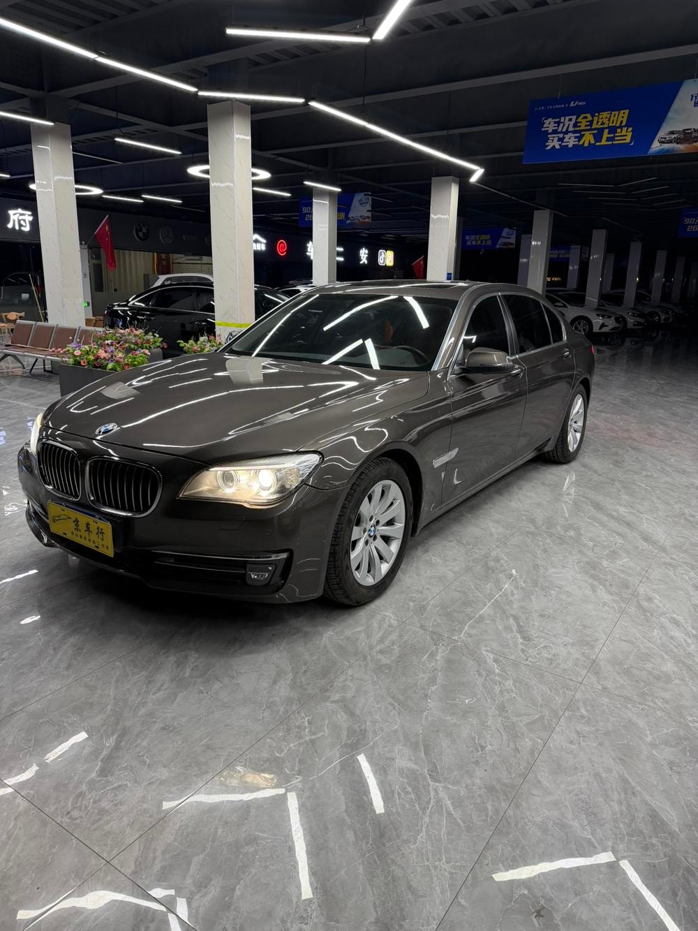 BMW 7-Series 2013 — фото автомобиля