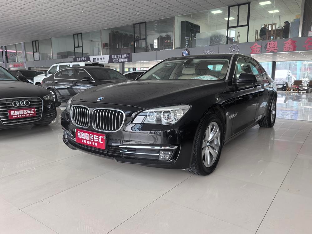 BMW 7-Series 2011 — фото автомобиля
