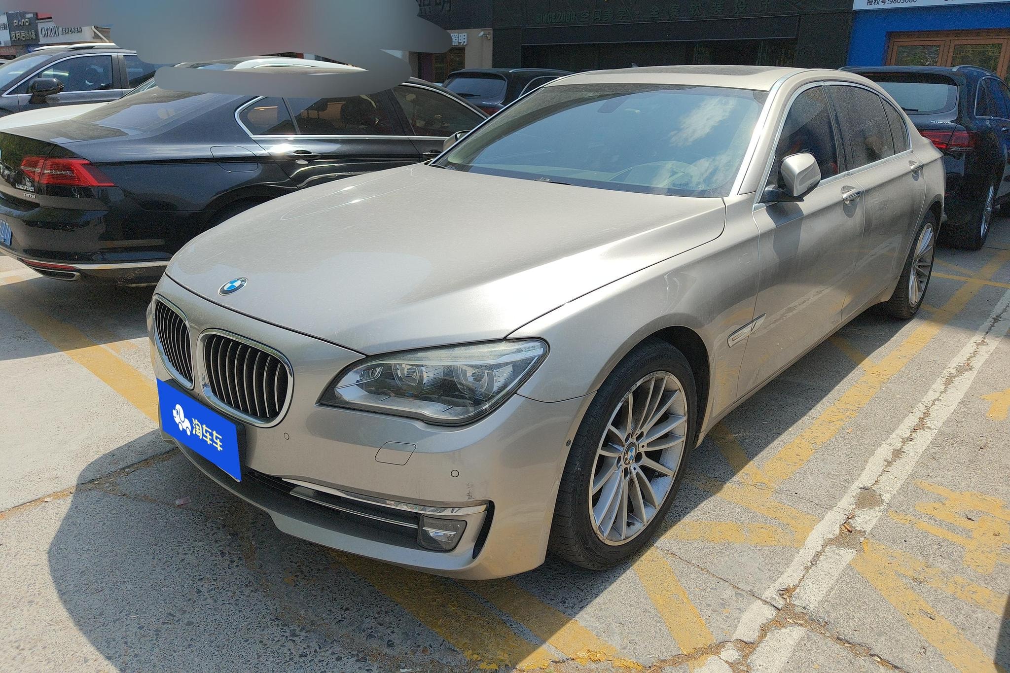 BMW 7-Series 2013 — фото автомобиля 1