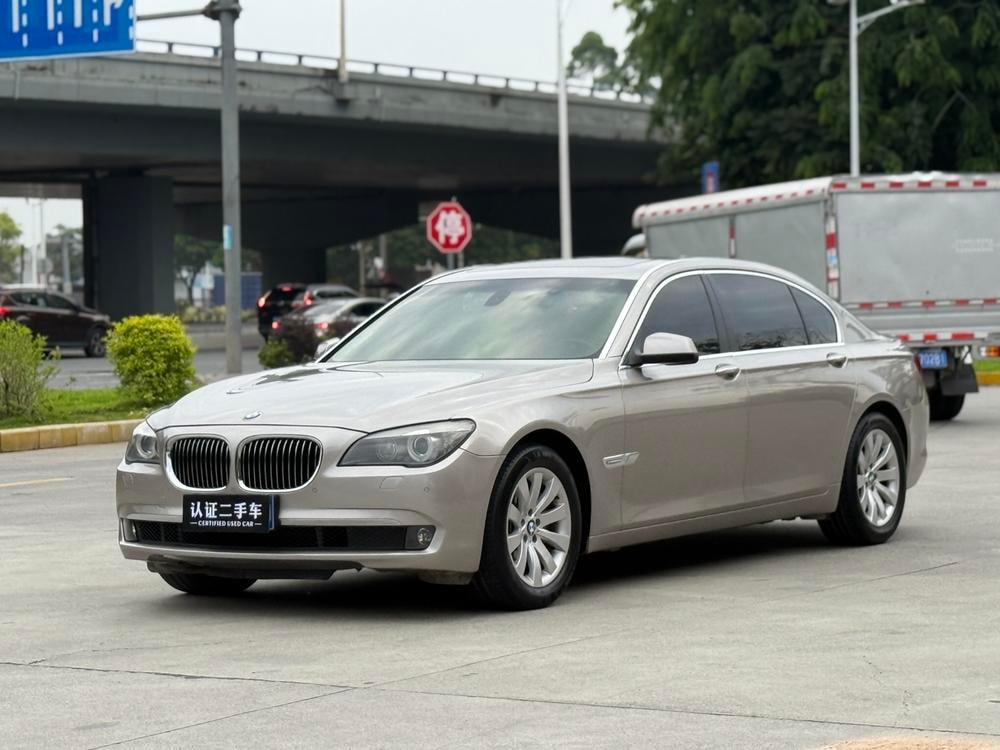 BMW 7-Series 2009 — фото автомобиля