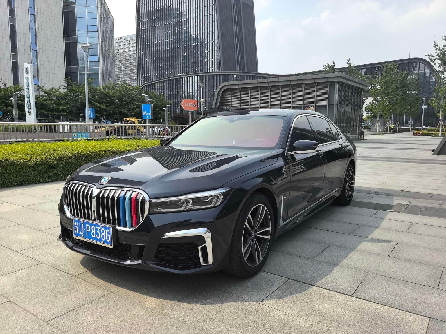 BMW 7-Series 2021 — фото автомобиля 1
