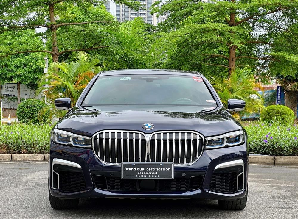 BMW 7-Series 2019 — фото автомобиля