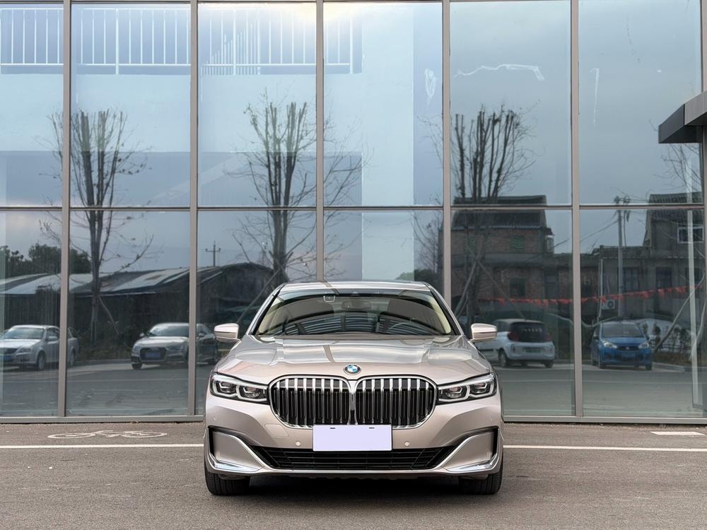BMW 7-Series 2019 — фото автомобиля 1