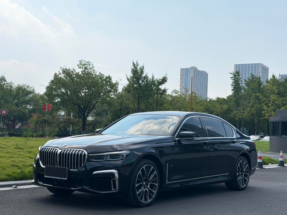 BMW 7-Series 2022 — фото автомобиля