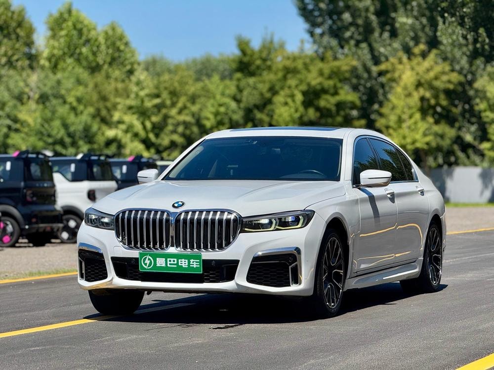 BMW 7-Series 2016 — фото автомобиля
