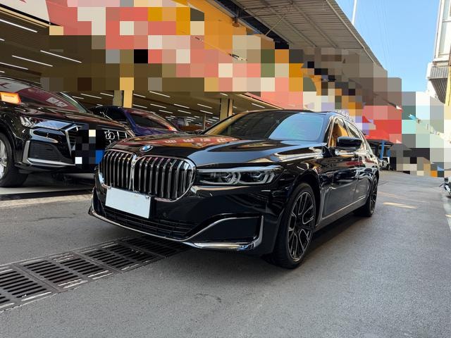 BMW 7-Series 2021 — фото автомобиля
