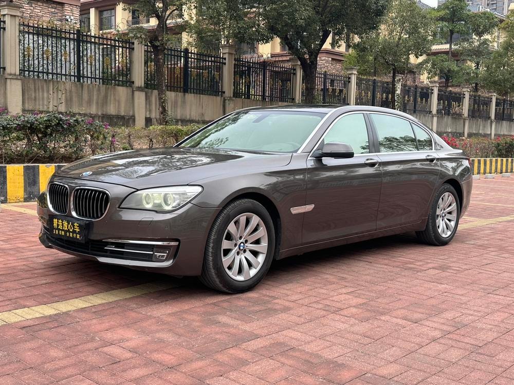 BMW 7-Series 2013 — фото автомобиля 1