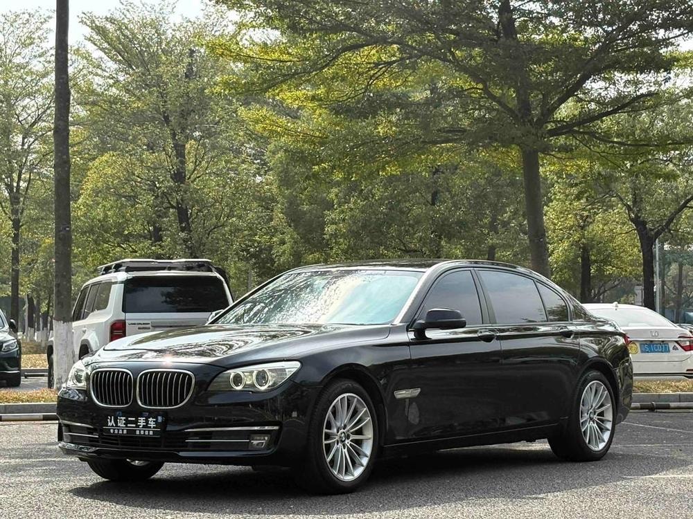 BMW 7-Series 2014 — фото автомобиля 1