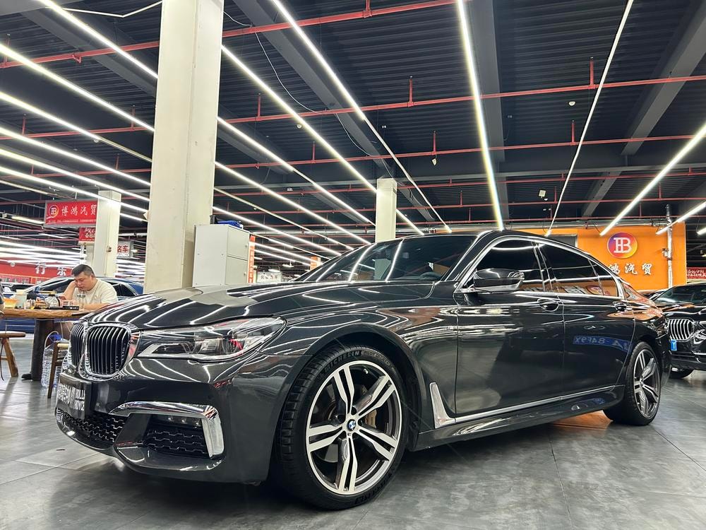 BMW 7-Series 2018 — фото автомобиля 1