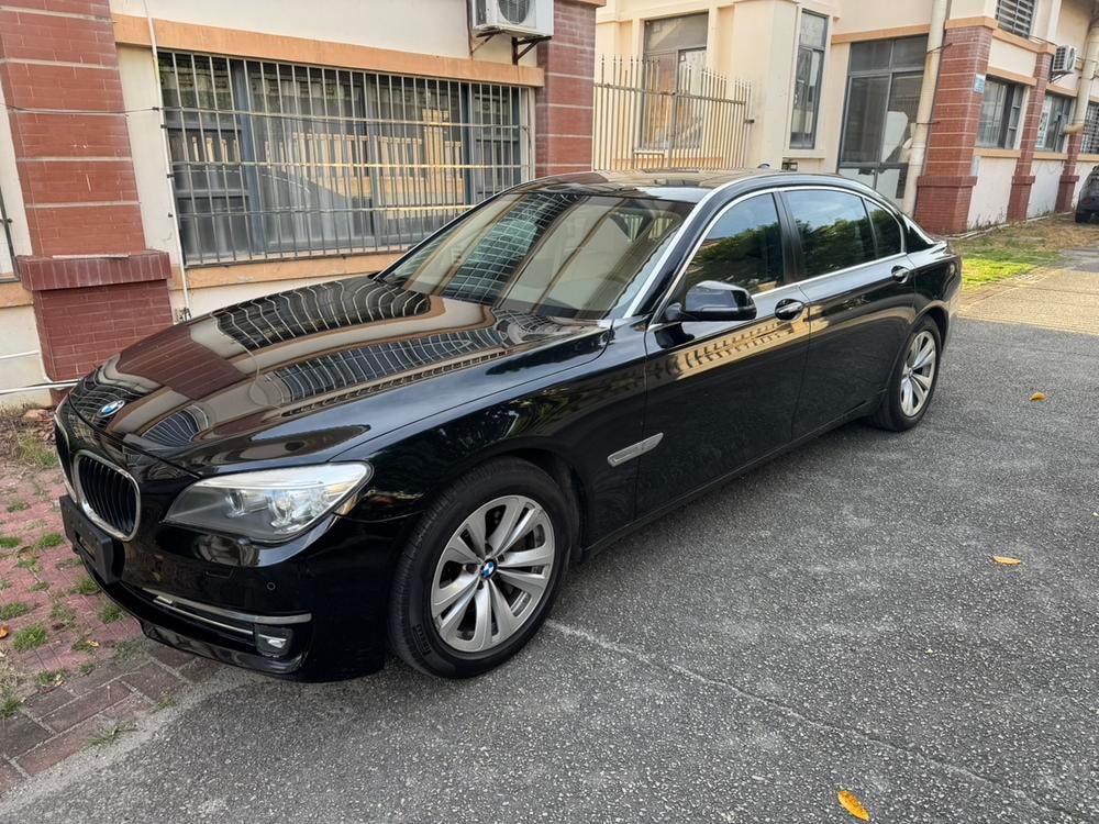 BMW 7-Series 2013 — фото автомобиля