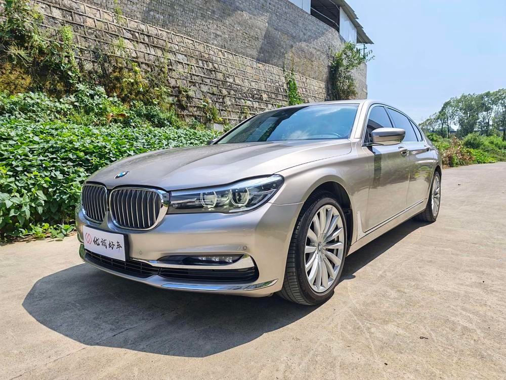 BMW 7-Series 2018 — фото автомобиля 1