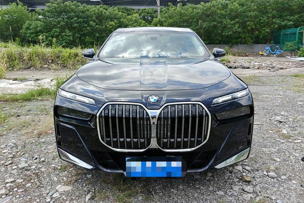 BMW 7-Series 2023 — фото автомобиля