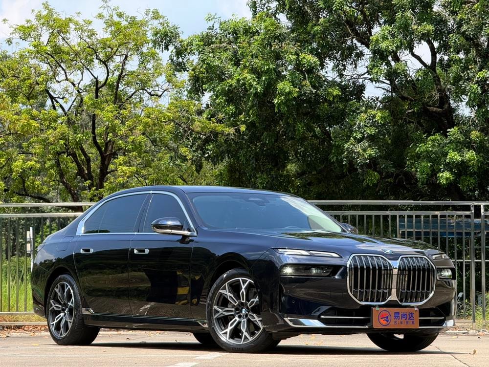 BMW 7-Series 2023 — фото автомобиля