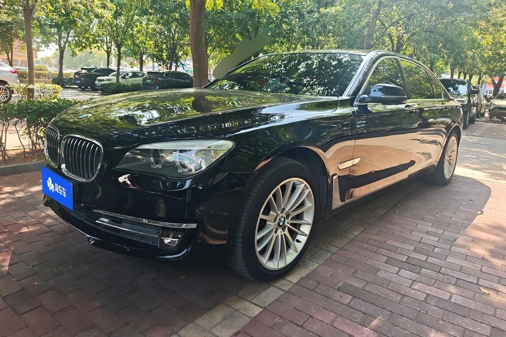 BMW 7-Series 2014 — фото автомобиля 1