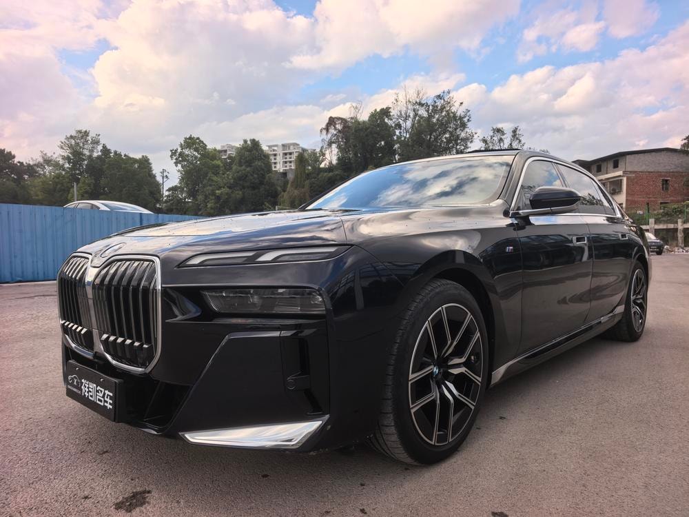 BMW 7-Series 2023 — фото автомобиля