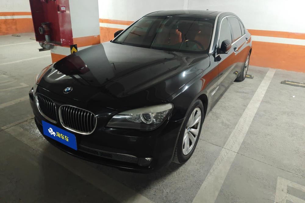 BMW 7-Series 2011 — фото автомобиля