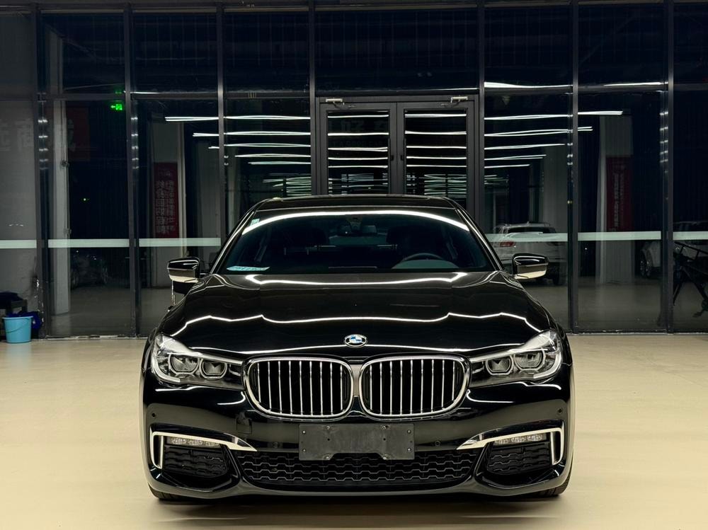 BMW 7-Series 2018 — фото автомобиля