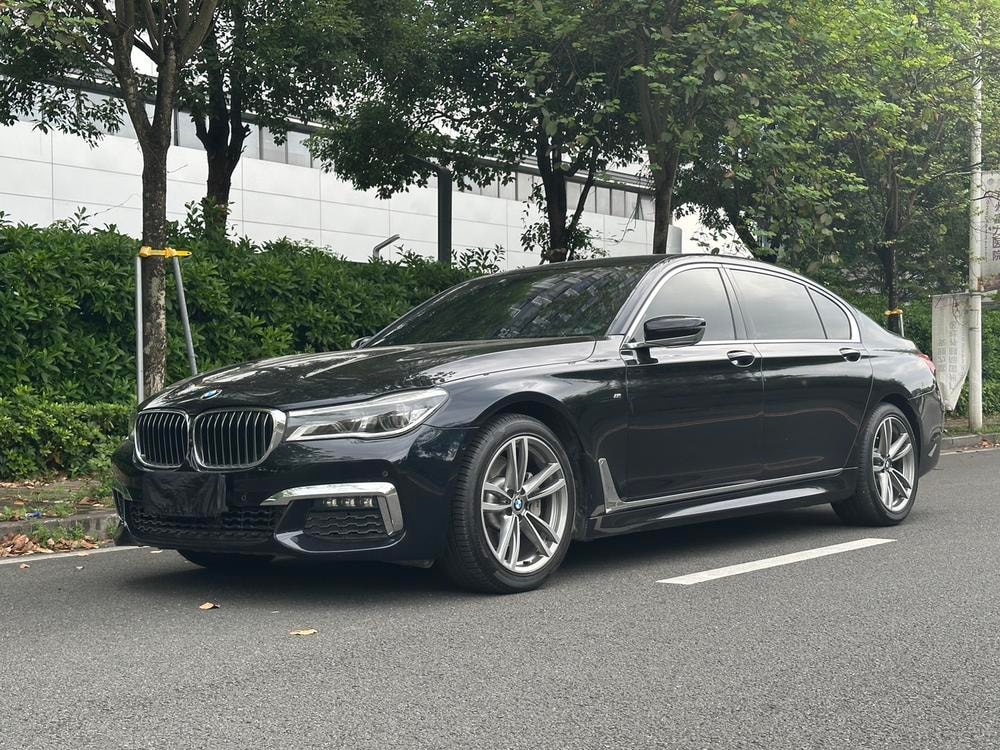 BMW 7-Series 2018 — фото автомобиля 1