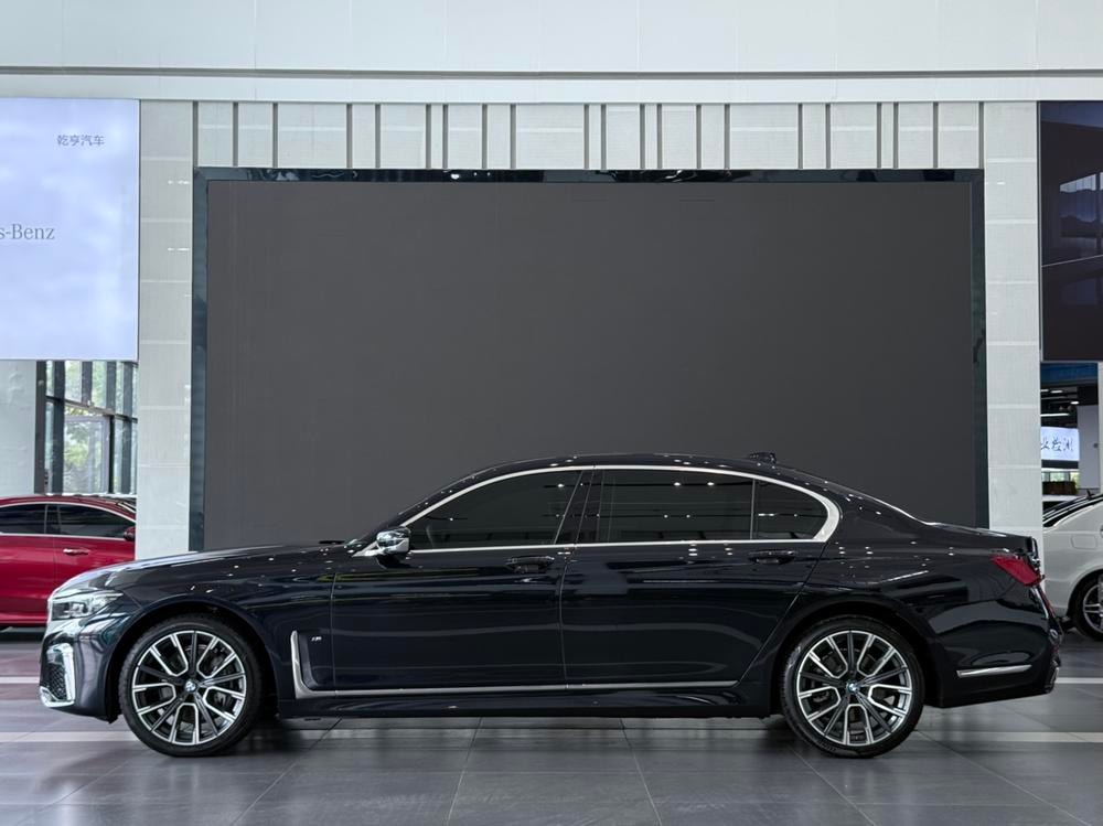 BMW 7-Series 2019 — фото автомобиля