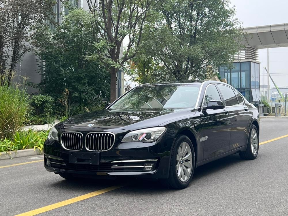 BMW 7-Series 2013 — фото автомобиля 1