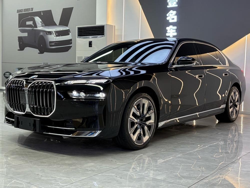 BMW 7-Series 2023 — фото автомобиля