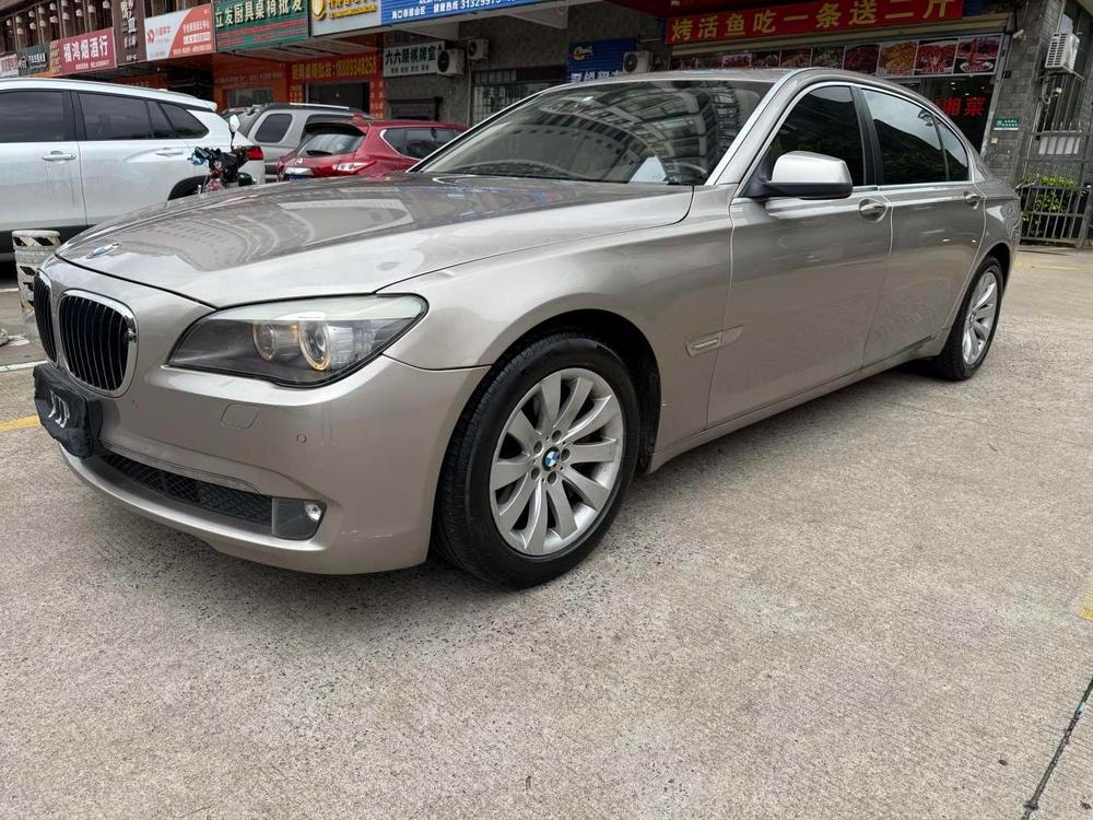 BMW 7-Series 2009 — фото автомобиля