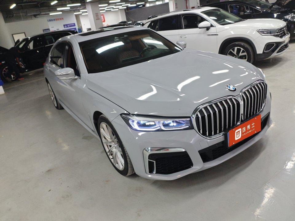 BMW 7-Series 2016 — фото автомобиля 1