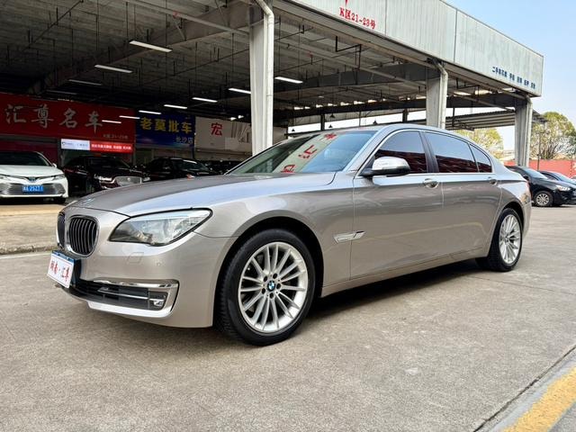 BMW 7-Series 2013 — фото автомобиля 1