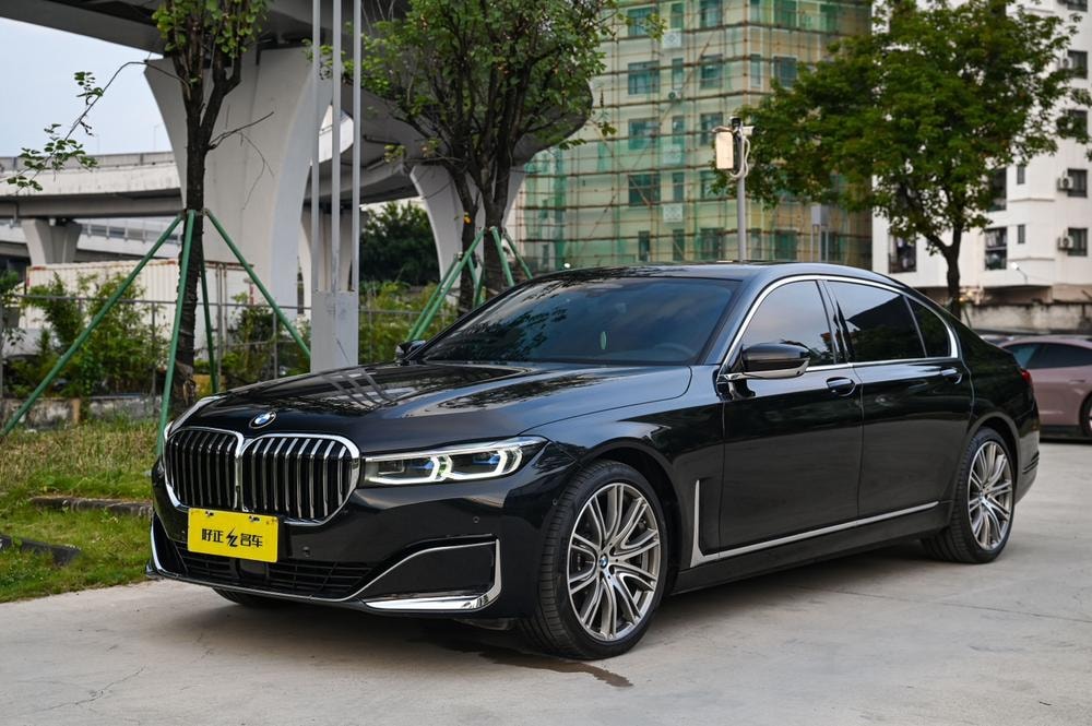 BMW 7-Series 2021 — фото автомобиля
