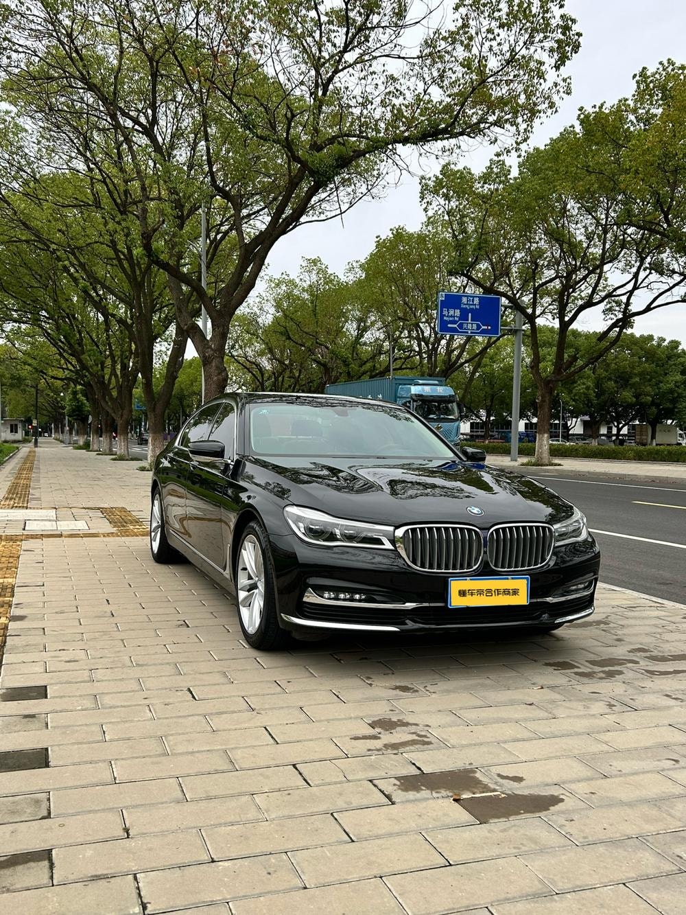 BMW 7-Series 2018 — фото автомобиля