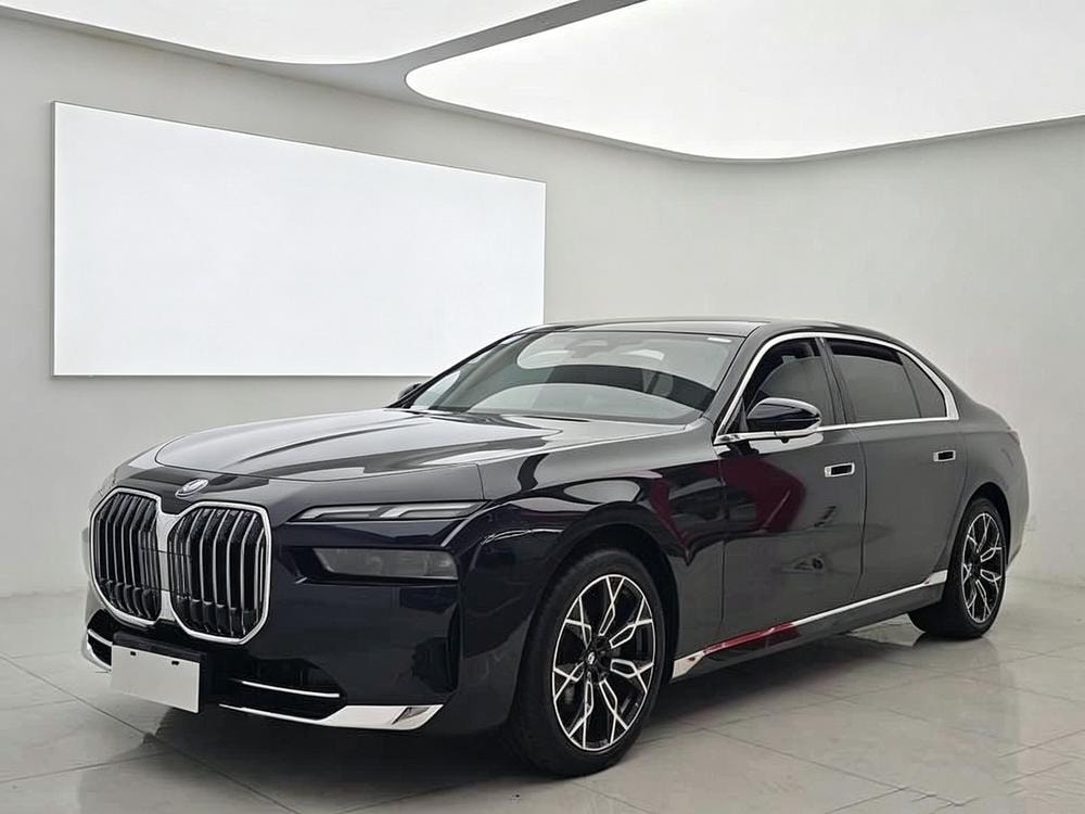 BMW 7-Series 2023 — фото автомобиля