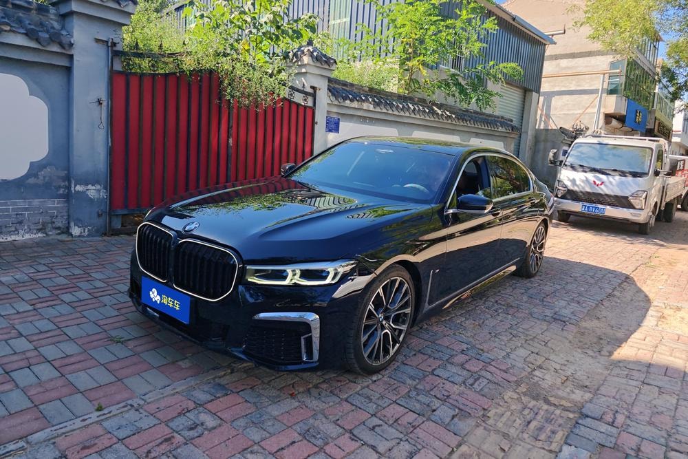 BMW 7-Series 2021 — фото автомобиля