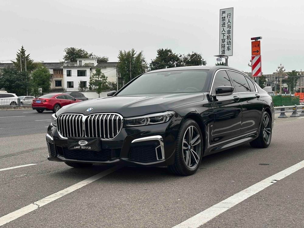 BMW 7-Series 2021 — фото автомобиля