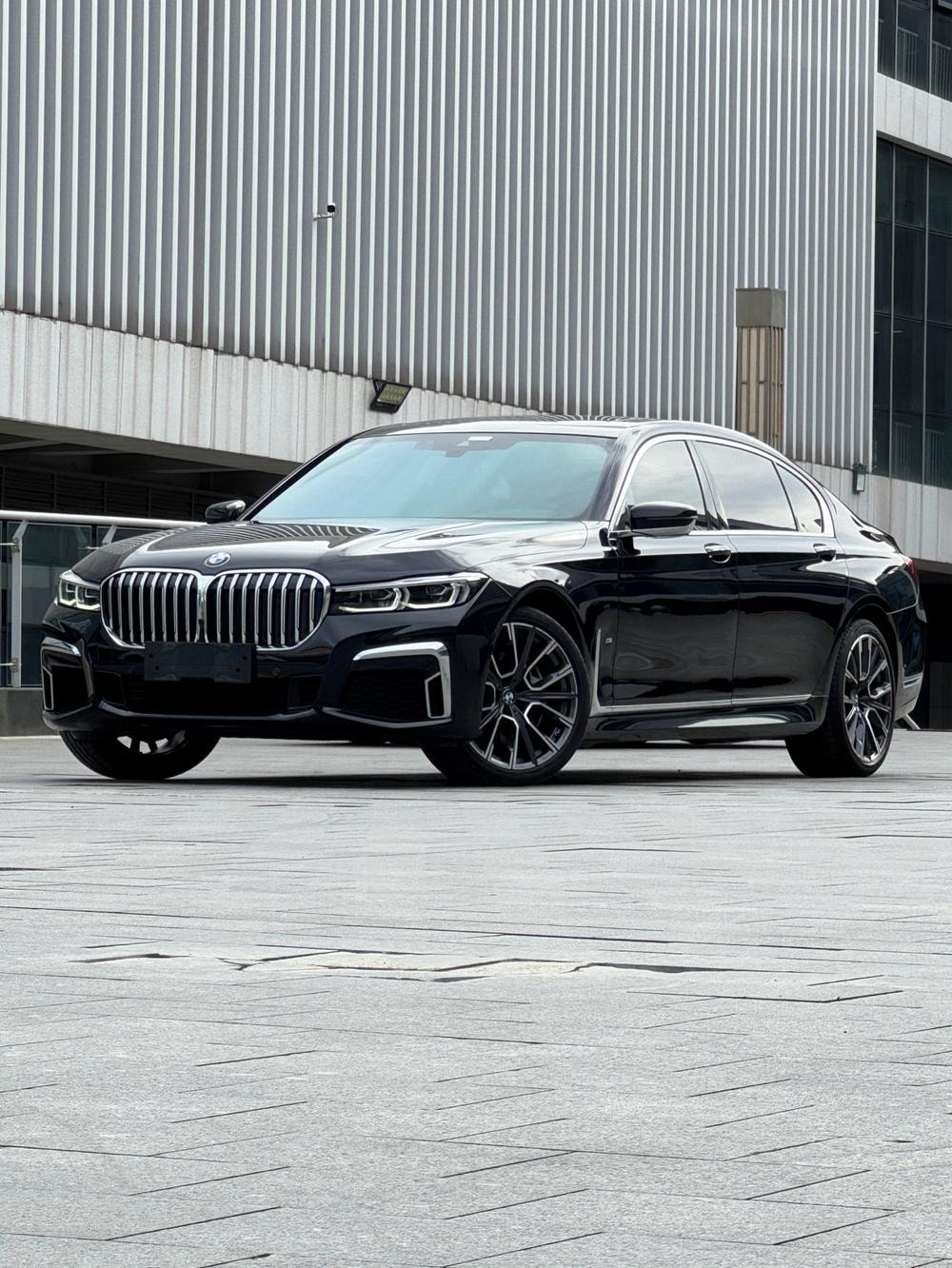 BMW 7-Series 2021 — фото автомобиля